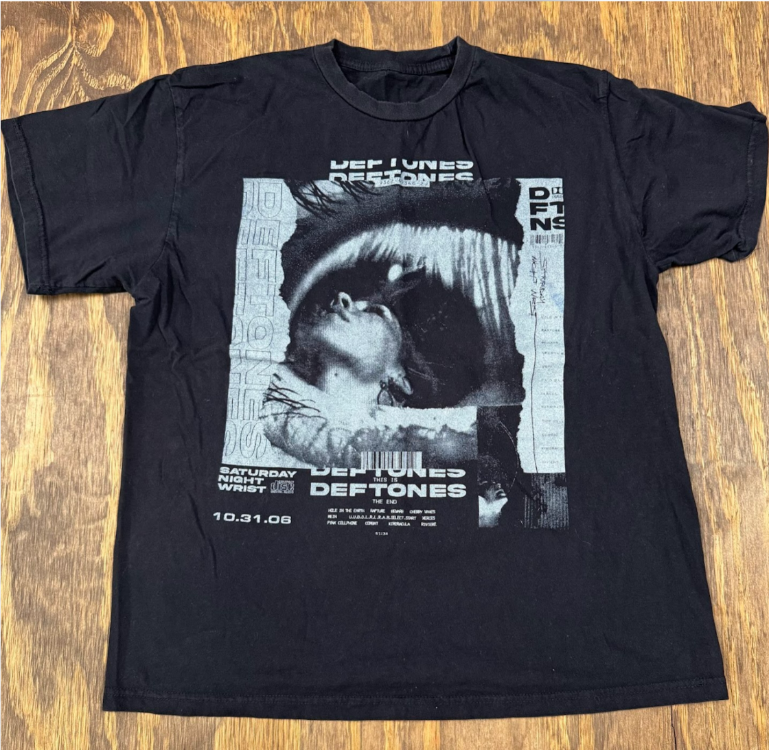 Deftones Saturday Night Wrist 10.31.06 Black Graphic Band Tee Alt Nu Metal