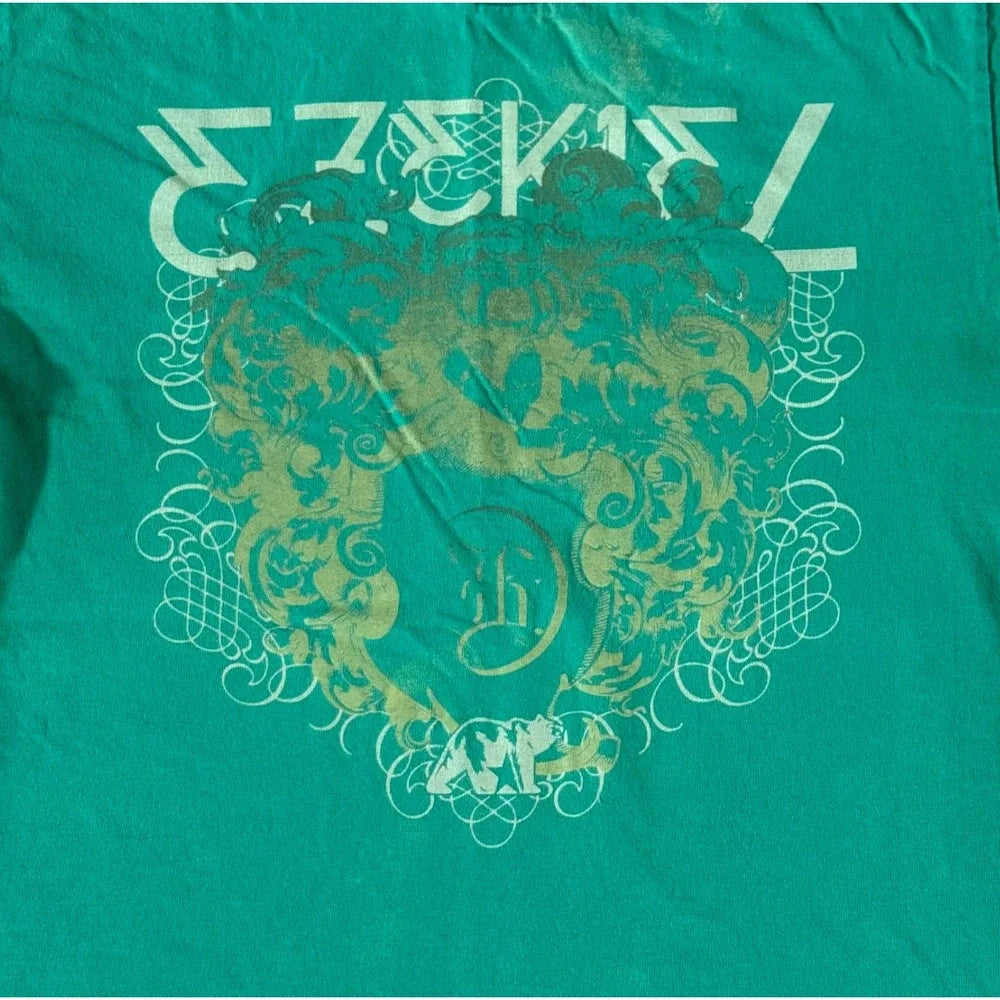 Green Ornate Graphic T Shirt Small Faded Crest Scroll Y2K Style Streetwear Tee