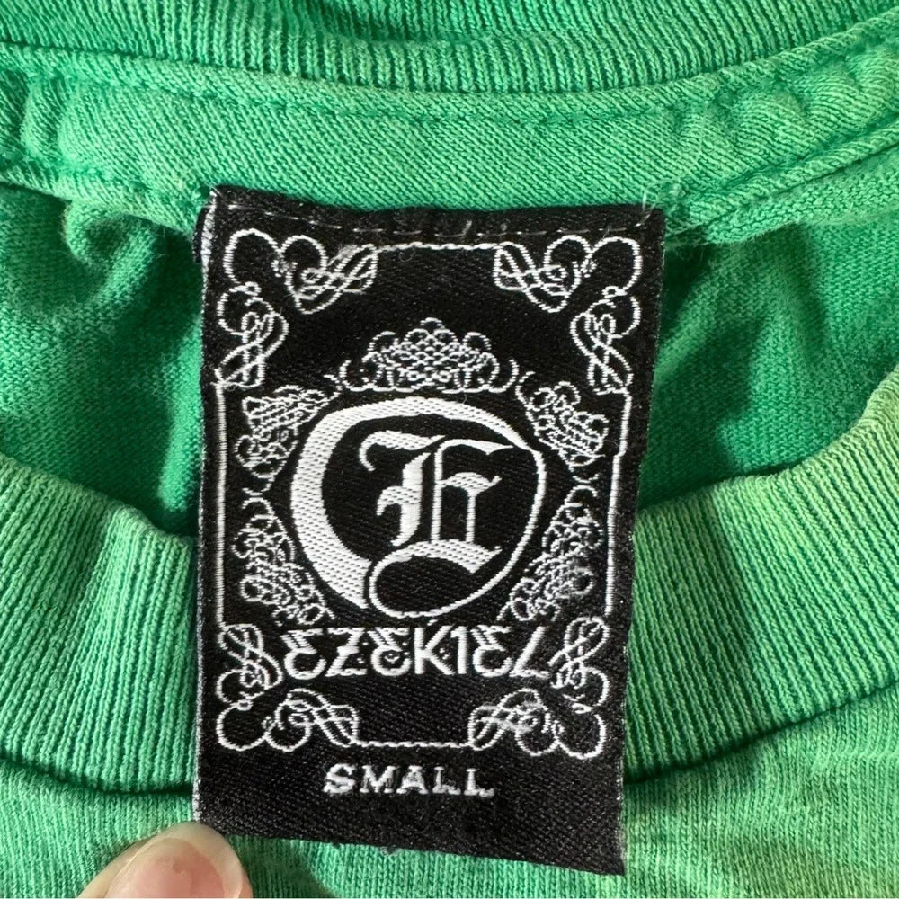 Green Ornate Graphic T Shirt Small Faded Crest Scroll Y2K Style Streetwear Tee